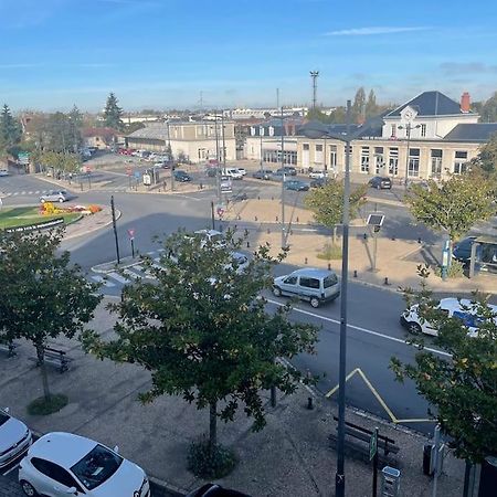 Appartement 10 Pers Face Gare Sncf Appart Hotel Le Cygne A Bourges Kültér fotó