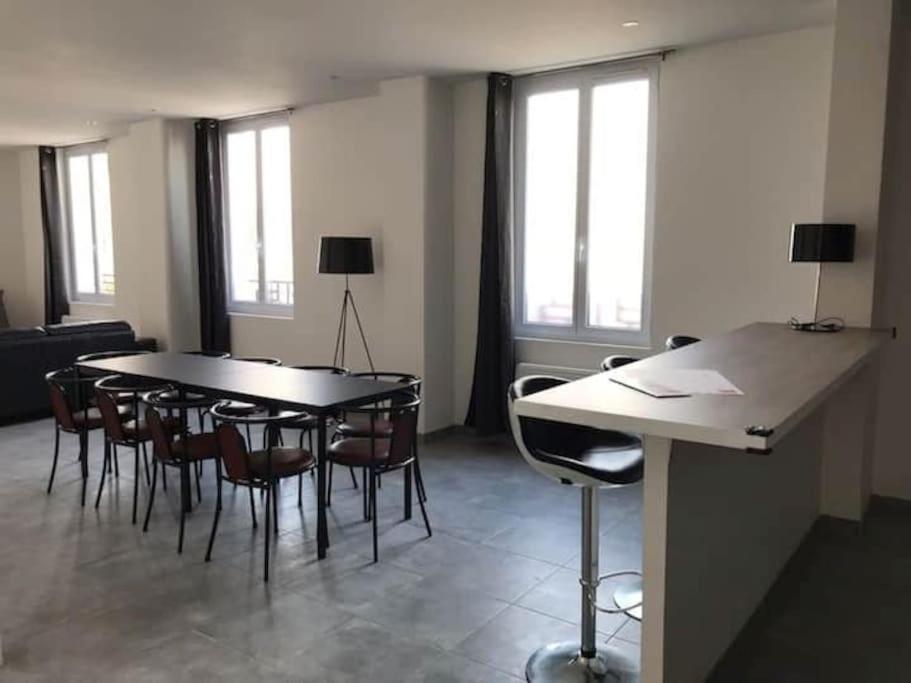 Appartement 10 Pers Face Gare Sncf Appart Hotel Le Cygne A Bourges Kültér fotó