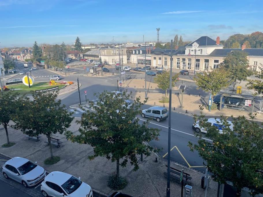 Appartement 10 Pers Face Gare Sncf Appart Hotel Le Cygne A Bourges Kültér fotó