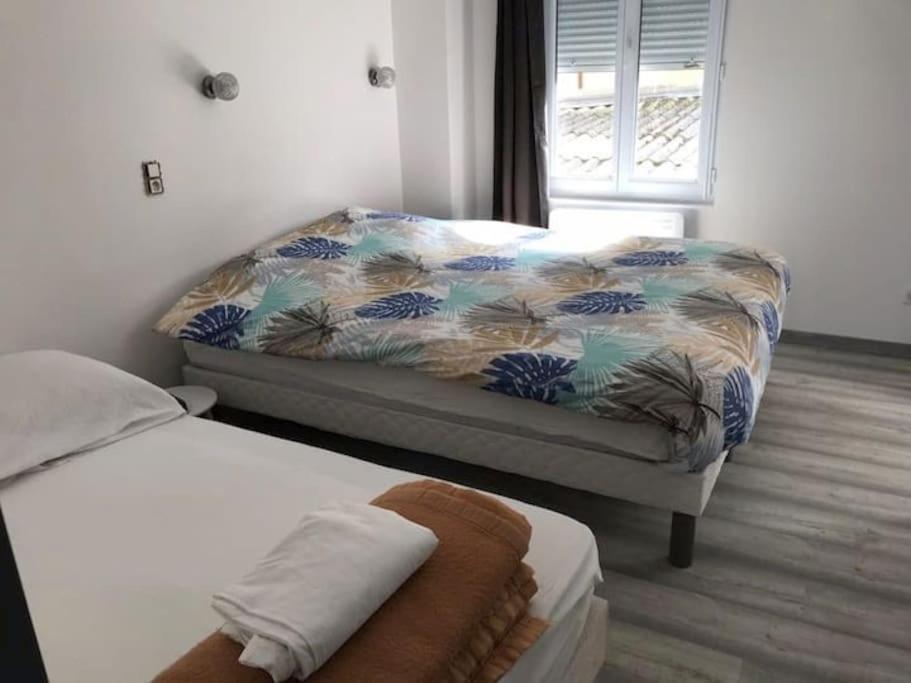 Appartement 10 Pers Face Gare Sncf Appart Hotel Le Cygne A Bourges Kültér fotó